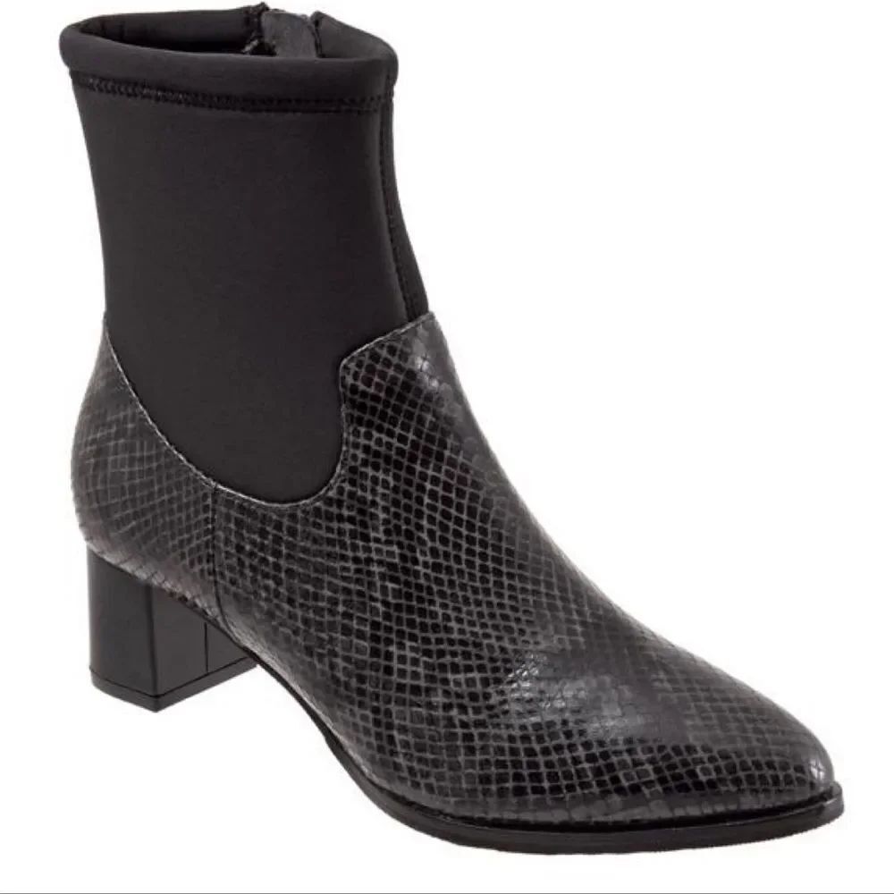 Trotters Black Textured Ankle Booties